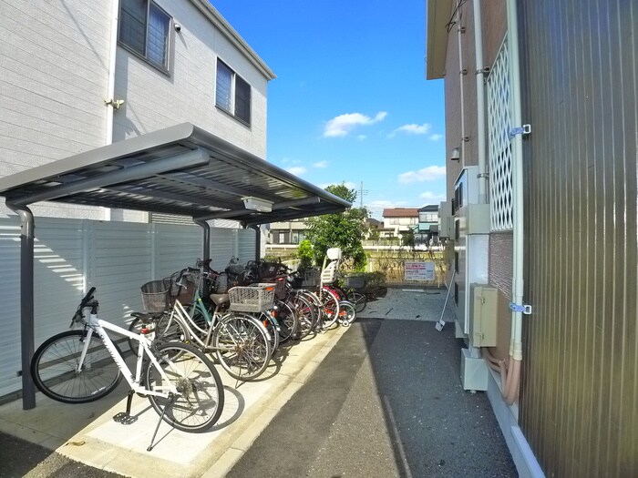 物件外観写真4　(駐輪場)