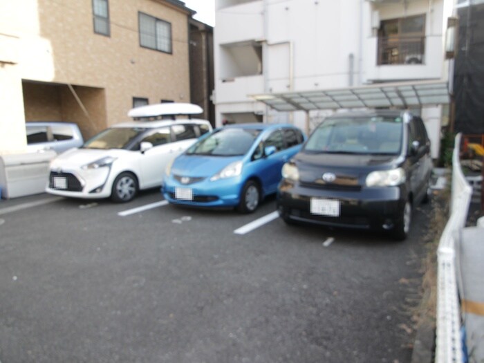 物件外観写真5　(駐車場)