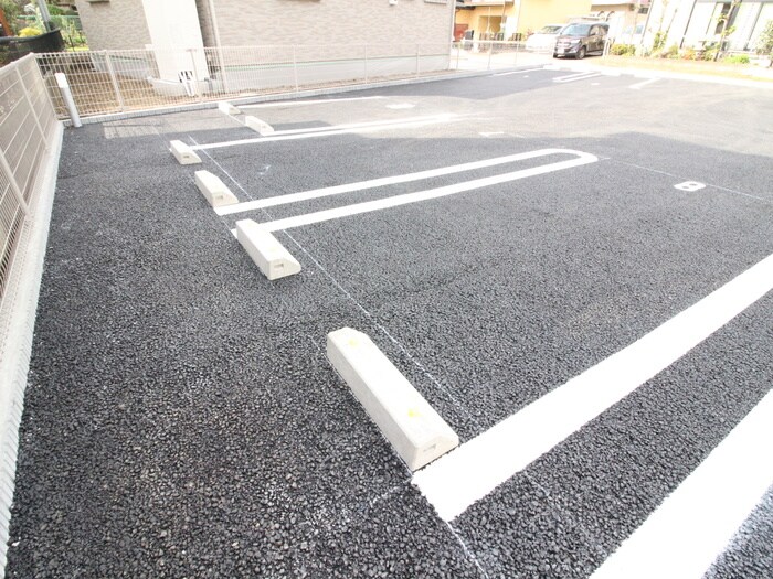 物件外観写真4　(駐車場)