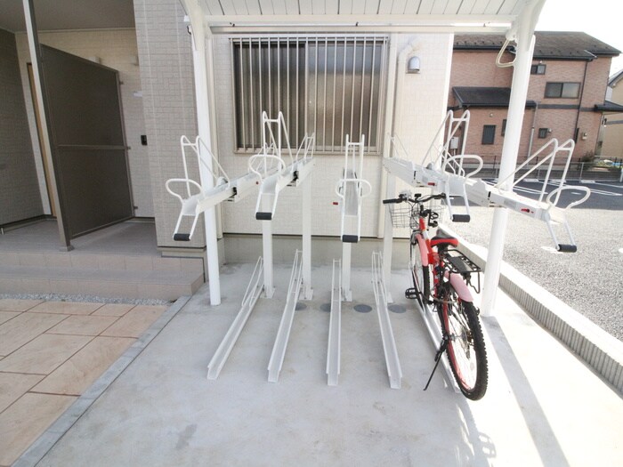 物件外観写真6　(駐輪場)