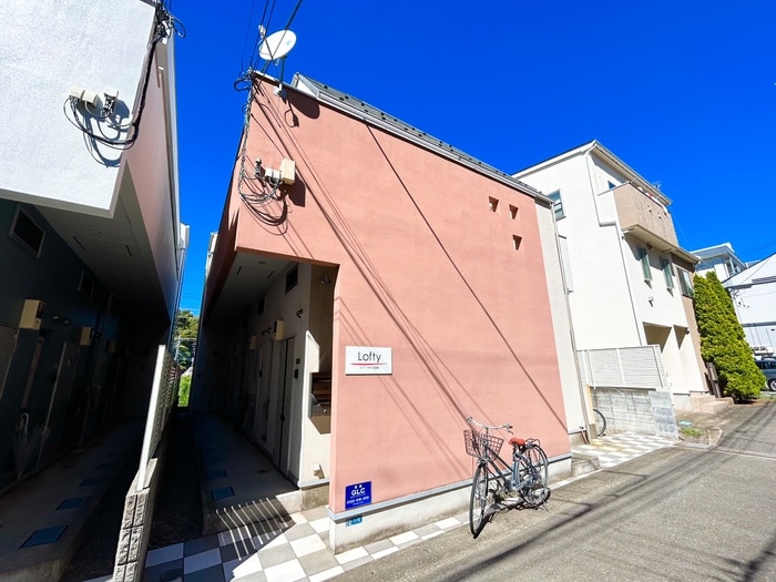 物件外観写真2　(エントランス部分)