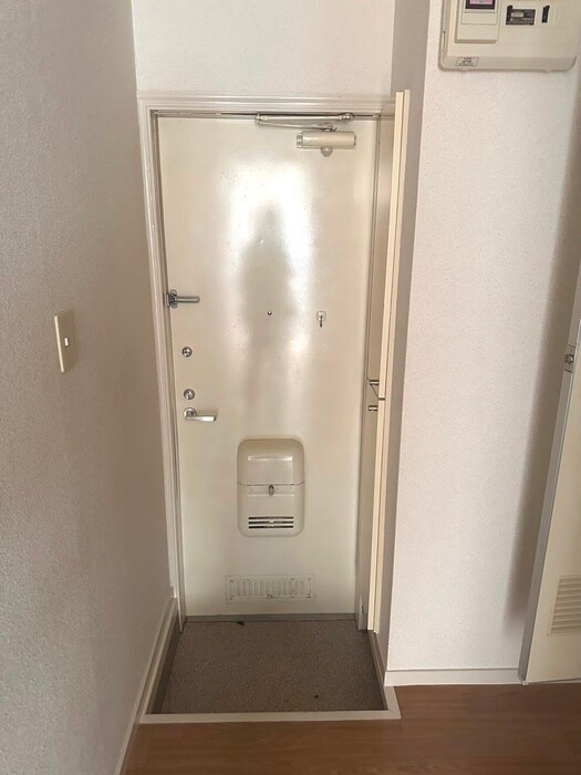 物件内観写真7　(玄関)