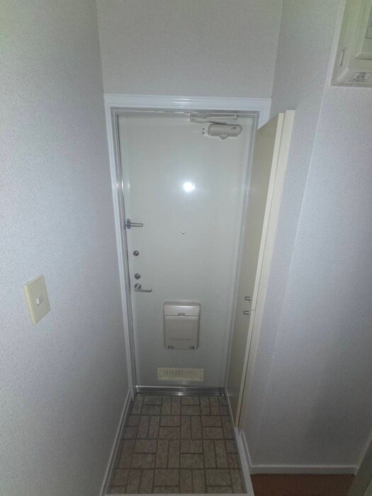 物件内観写真7　(玄関)