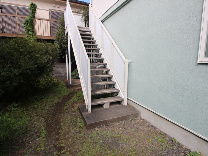 物件外観写真3　(エントランス部分)