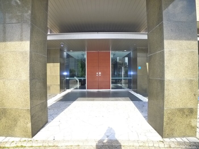 物件外観写真6　(エントランス部分)