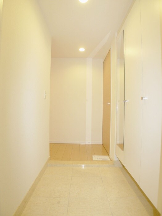 物件内観写真17　(玄関)