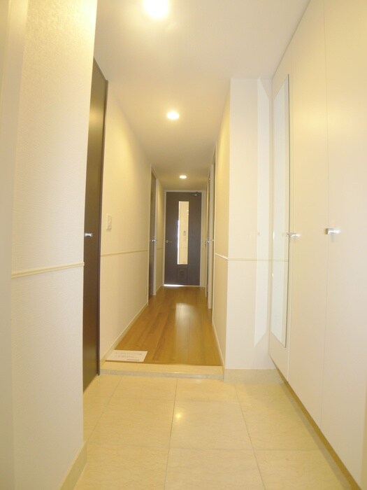 物件内観写真17　(玄関)