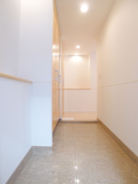 物件内観写真17　(玄関)