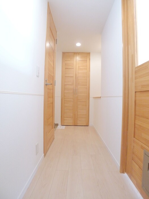 物件内観写真18　(廊下)