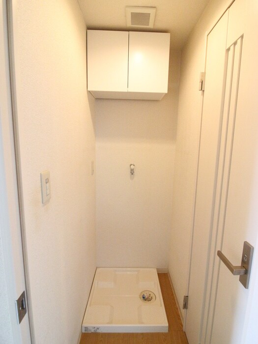 物件内観写真12　(洗濯機置場)