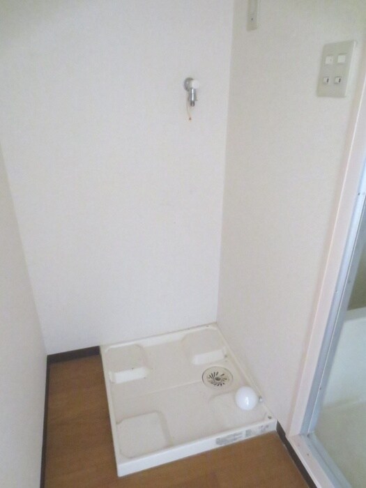 物件内観写真15　(洗濯機置場)