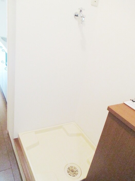 物件内観写真15　(洗濯機置場)