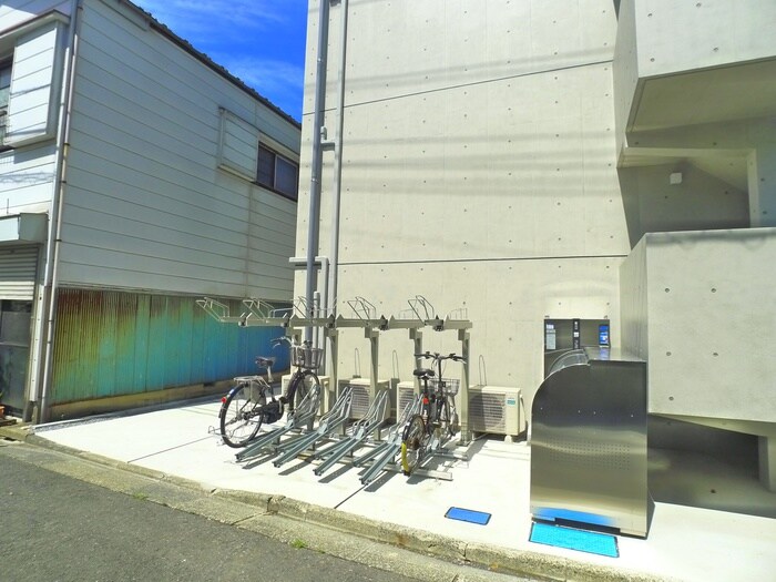 物件外観写真3　(駐輪場)