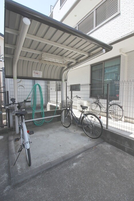 物件外観写真4　(駐輪場)