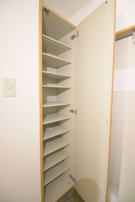 物件内観写真18　(玄関)