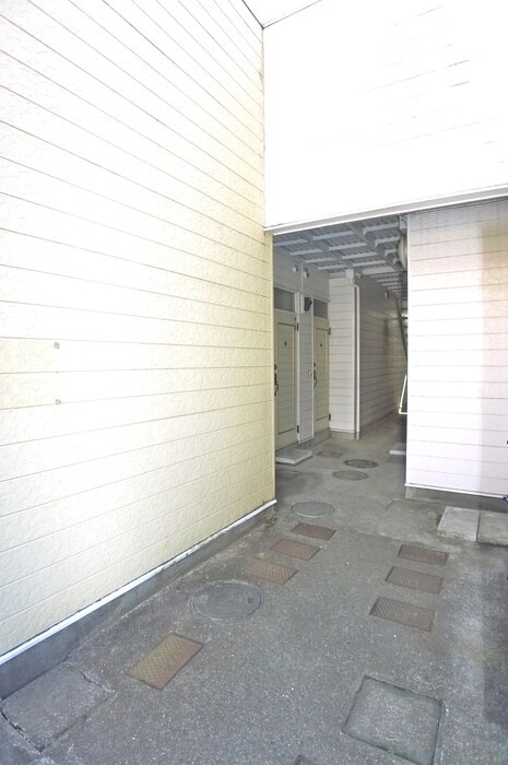 物件外観写真6　(エントランス部分)