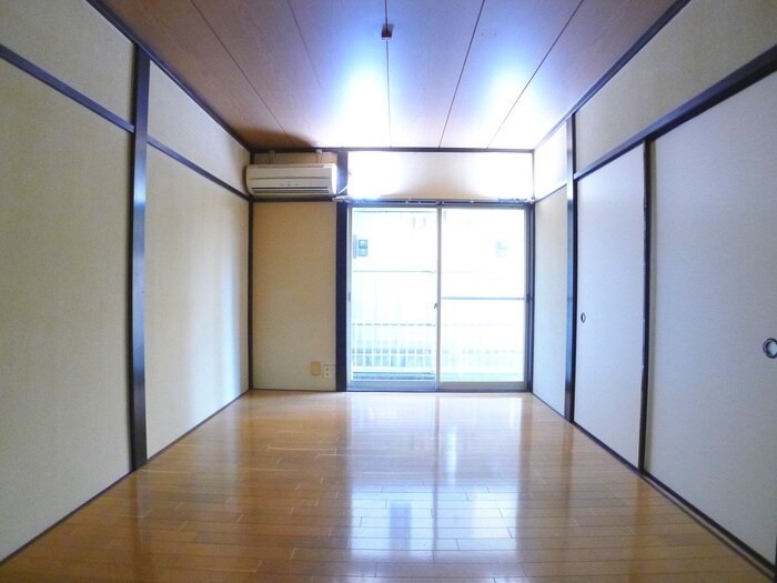 物件内観写真10　(室内からの展望)