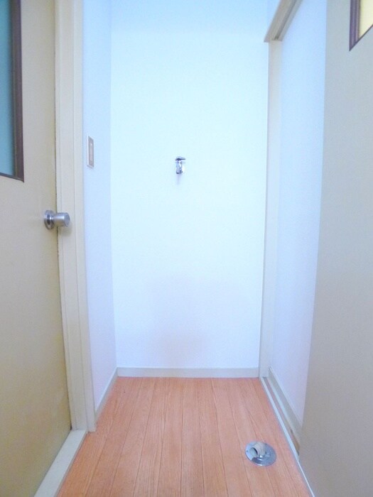 物件内観写真15　(洗濯機置場)