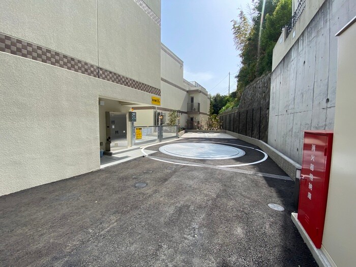 物件外観写真3　(駐車場)