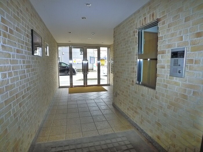 物件外観写真4　(エントランス部分)