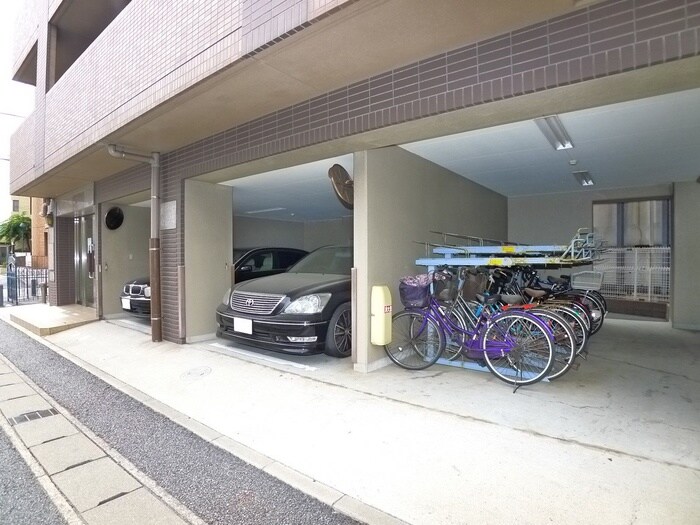 物件外観写真5　(駐車場)