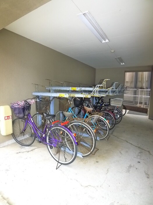 物件外観写真6　(駐輪場)