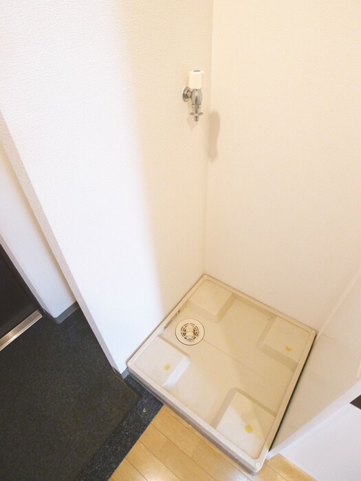 物件内観写真15　(洗濯機置場)