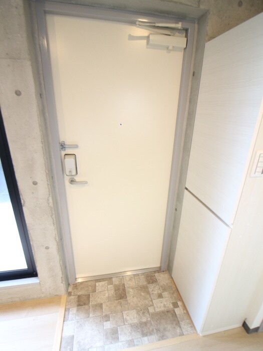 物件内観写真16　(玄関)