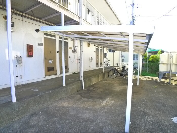物件外観写真4　(駐輪場)