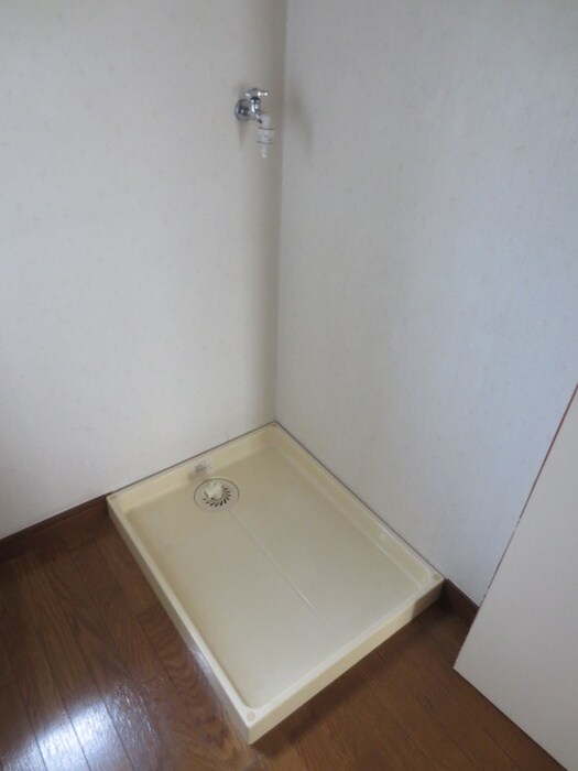 物件内観写真13　(洗濯機置場)