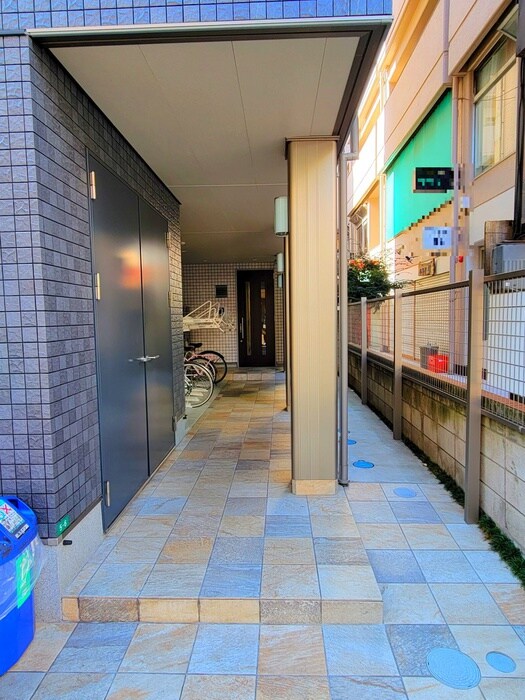 物件外観写真4　(エントランス部分)