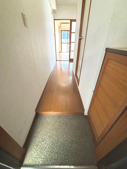 物件内観写真7　(玄関)