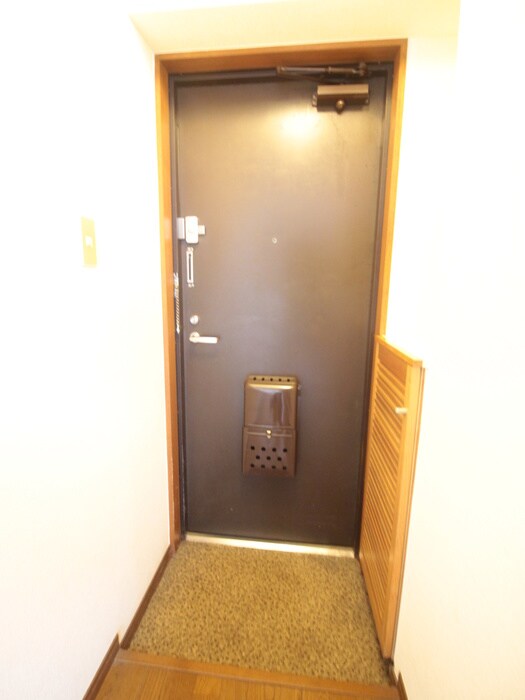 物件内観写真13　(玄関)