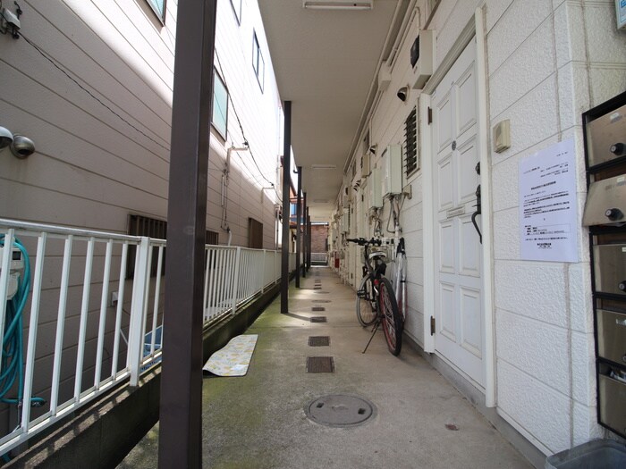 物件外観写真5　(エントランス部分)