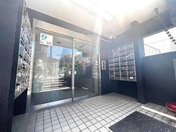 物件外観写真5　(エントランス部分)