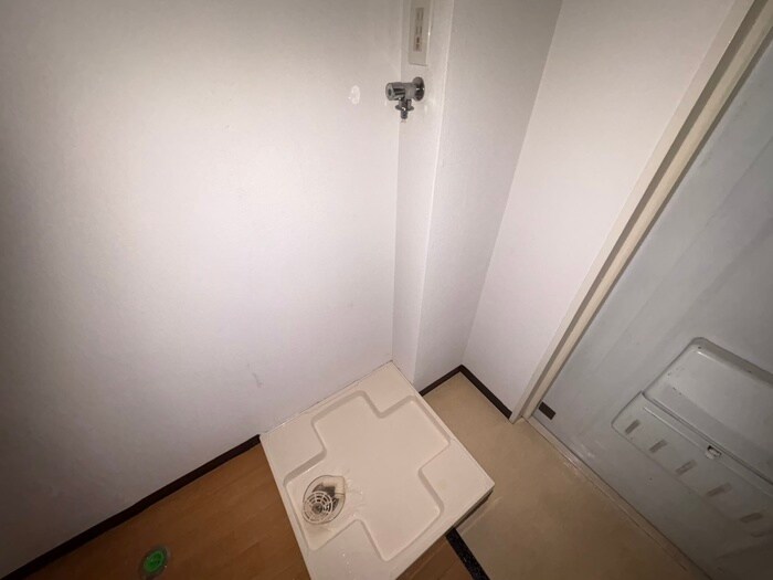 物件内観写真18　(洗濯機置場)
