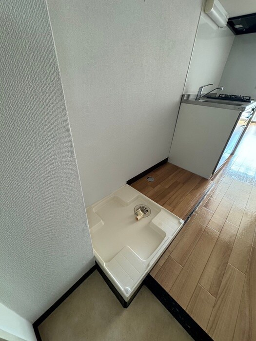 物件内観写真18　(洗濯機置場)