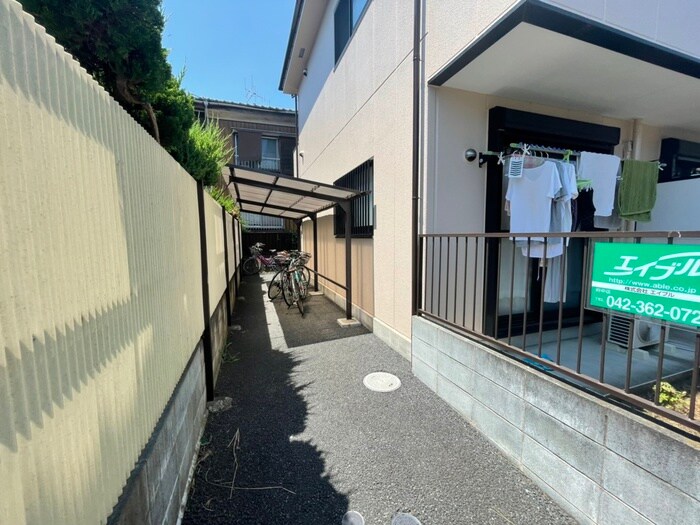 物件外観写真4　(駐輪場)