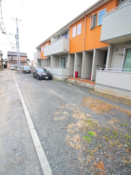 物件外観写真5　(駐車場)