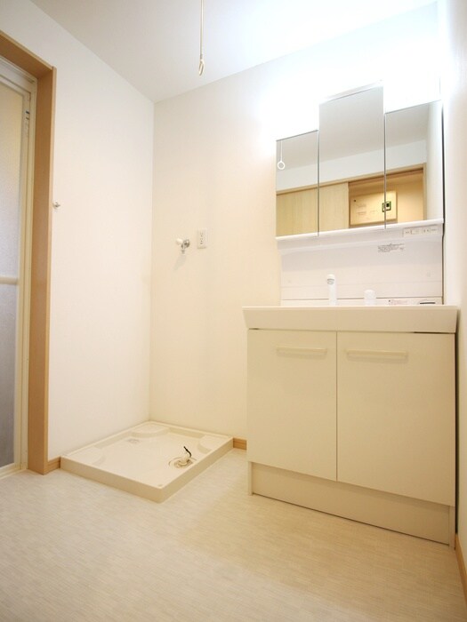 物件内観写真13　(洗濯機置場)