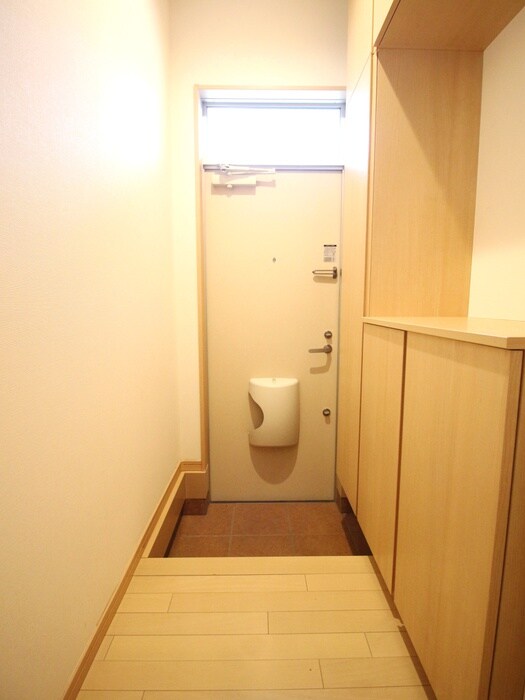 物件内観写真18　(玄関)