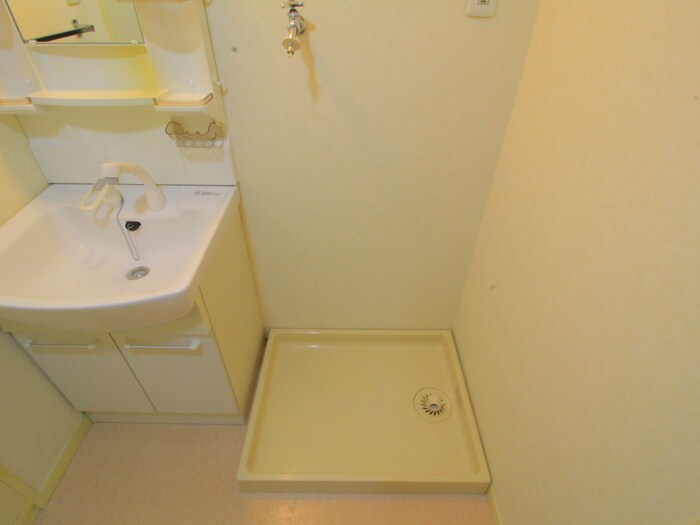 物件内観写真16　(洗濯機置場)