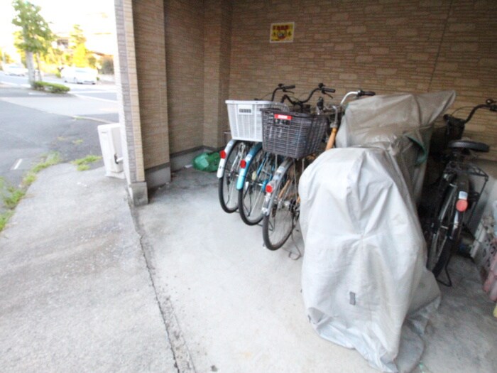 物件外観写真6　(駐輪場)