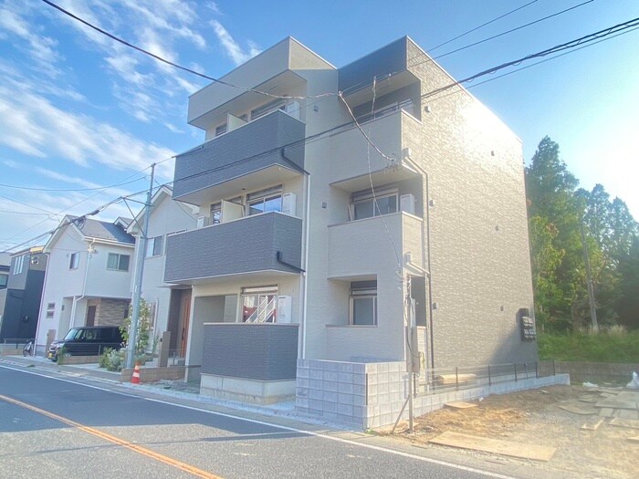 物件外観写真1　(エントランス部分)