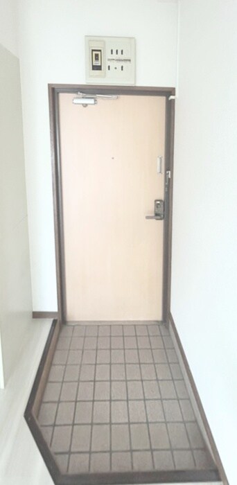 物件内観写真7　(玄関)