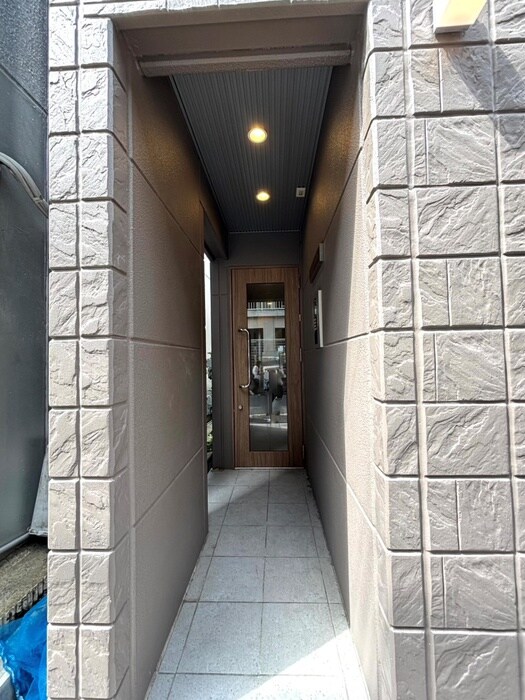 物件外観写真2　(エントランス部分)