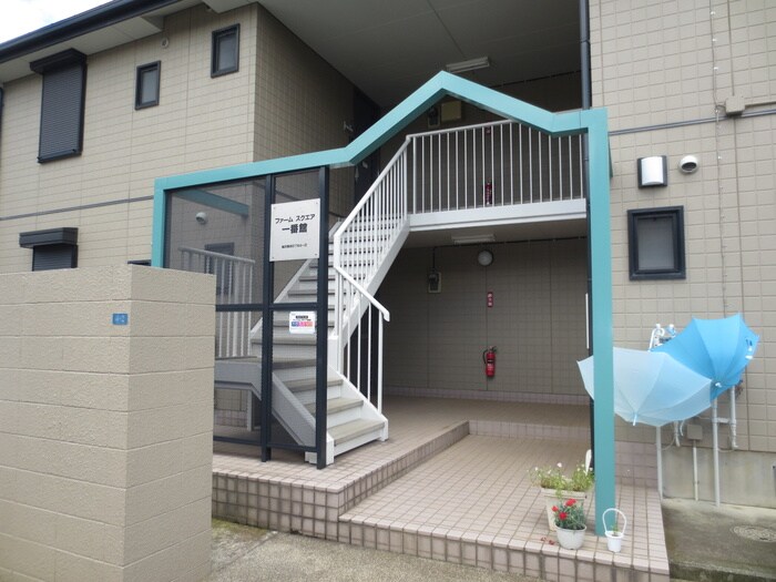 物件外観写真2　(エントランス部分)