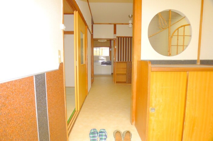 物件内観写真16　(玄関)