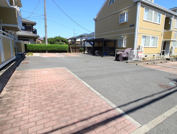 物件外観写真4　(駐車場)