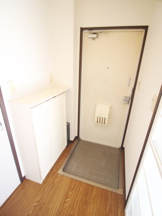 物件内観写真12　(玄関)